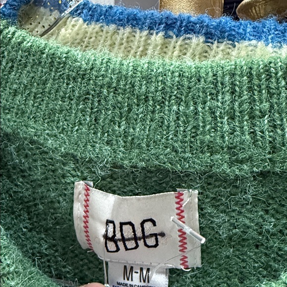 NWOT Urban Outfitters Wolf Crew Neck Sweater Medium Green Beige - Picture 3 of 5